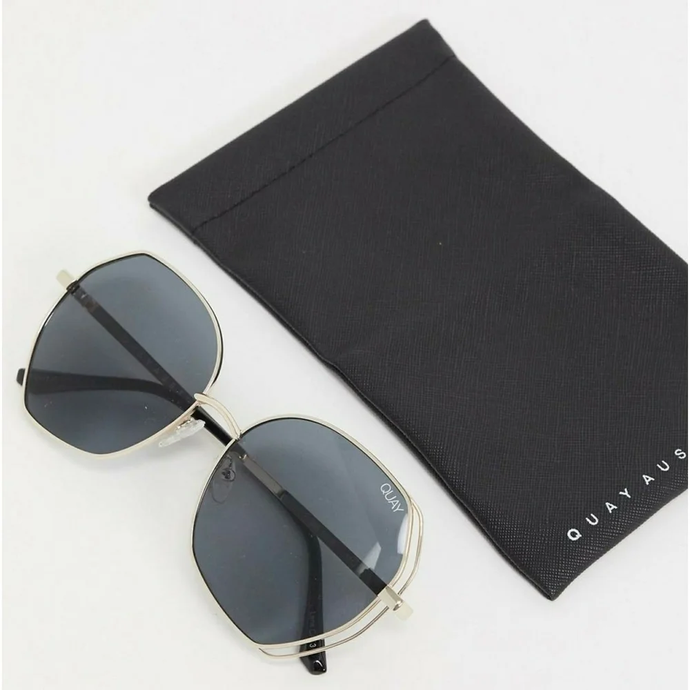 QUAY // ltd ed oversized retro-glam smoke lens gold frames